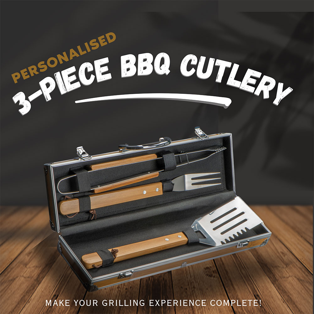 "3-piece BBQ tool set in personalised carry case – includes spatula, fork and tongs"